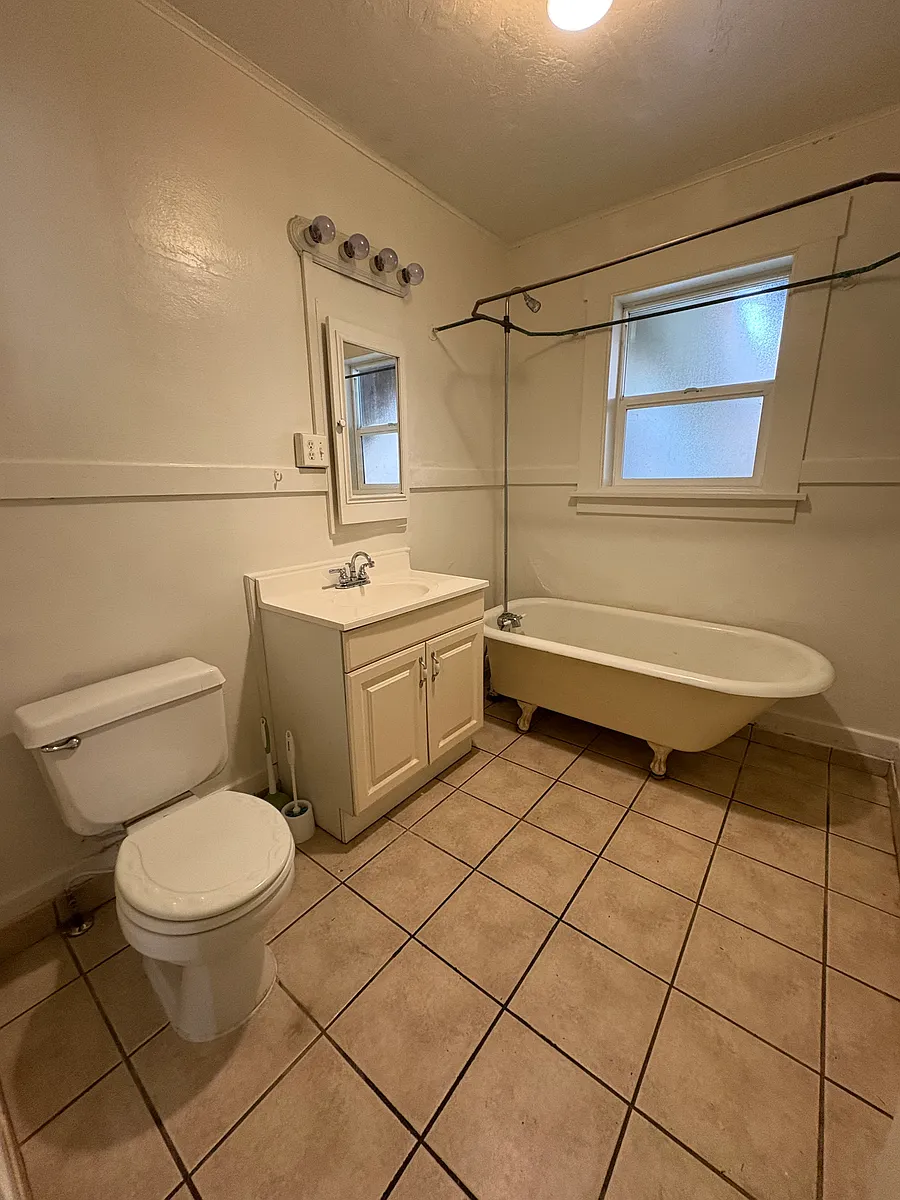 Building Photo - 478 S 8th St #1