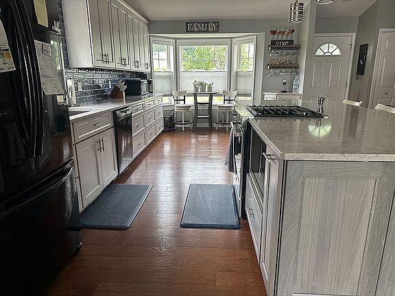 5th image of 365 Cove View Dr