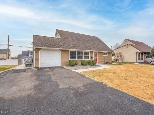 38 Vicar Ln,, Morrisville, PA