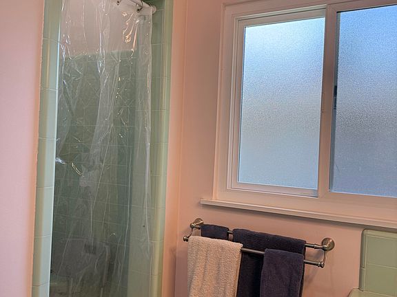 5th image of 1025 Douglas Ave #B