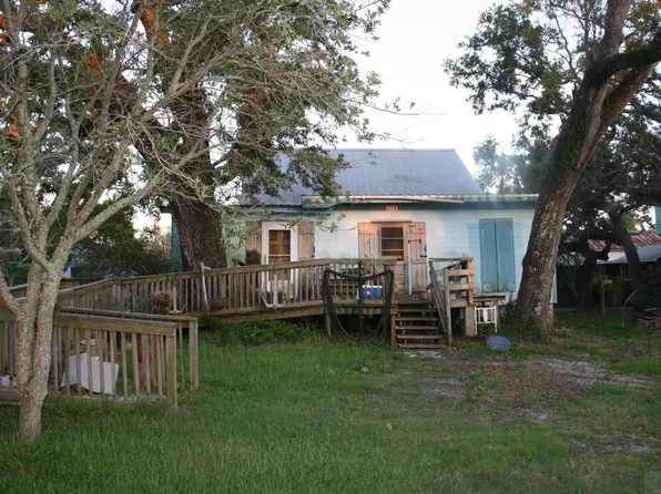 238 Medical Ave, Grand Isle, LA 70358