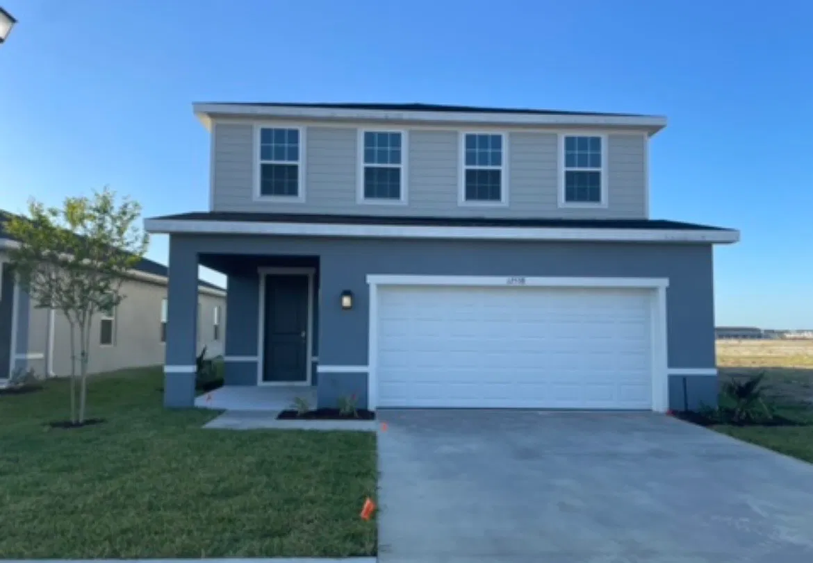 4 bed, 2.5 bath, 2370 sqft, $3,200 — Photo 1