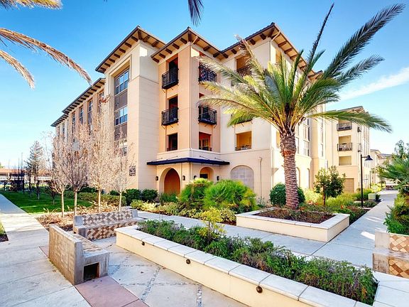 4th image of 1089 Dewberry Pl Unit 203