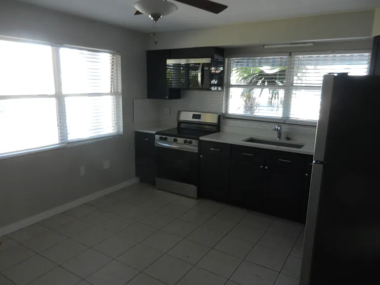 250 73rd Ave #1 — Photo 3