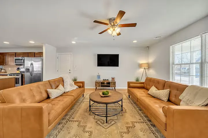 4 bed, 2.5 bath, 2050 sqft, $2,800 — Photo 4