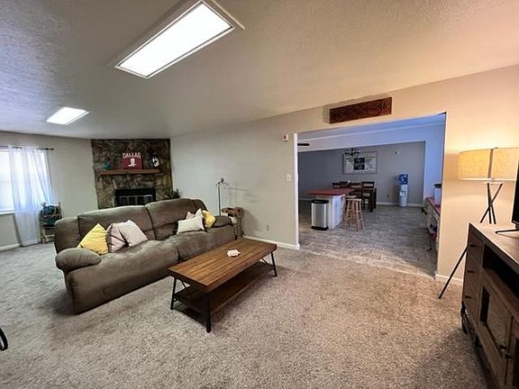 2nd image of 1404 E Parker Ave