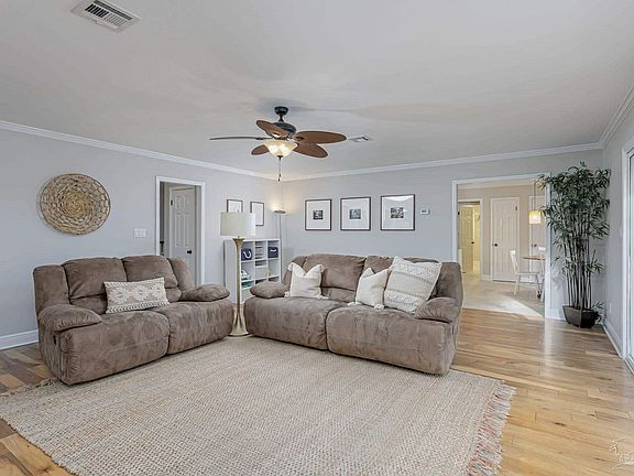 5th image of 405 Canterbury Ln