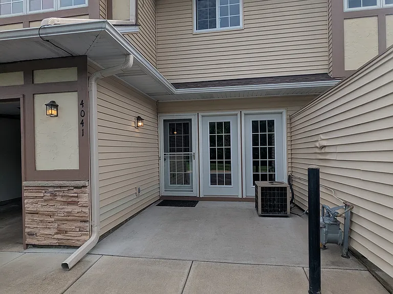 4041 Meadowlark Curv — Photo 1