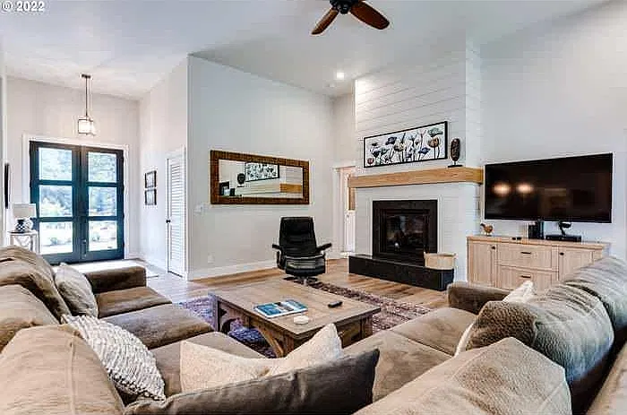 4 bed, 2753 sqft, $4,995 — Photo 4