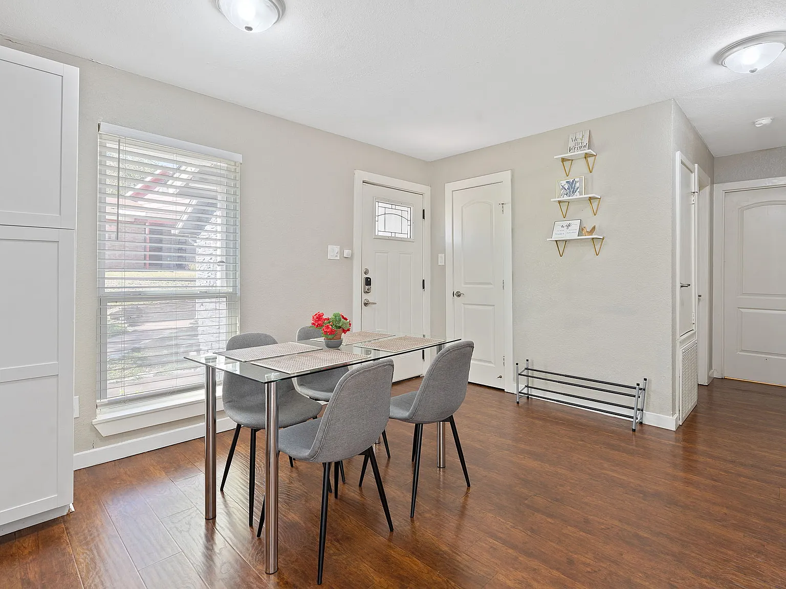 2 bed, 975 sqft, $1,700 — Photo 3