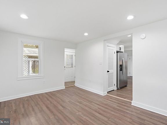 5th image of 382 Mission Rd