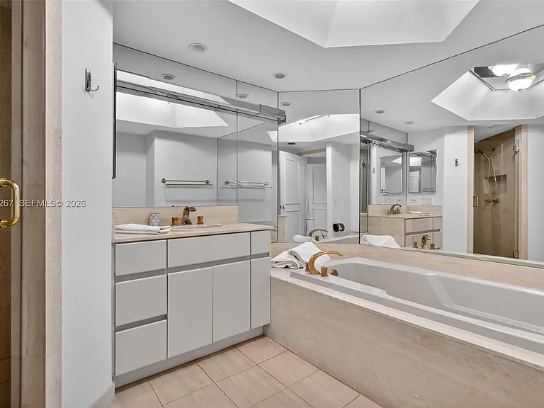 3000 Island Blvd #2305 — Photo 33
