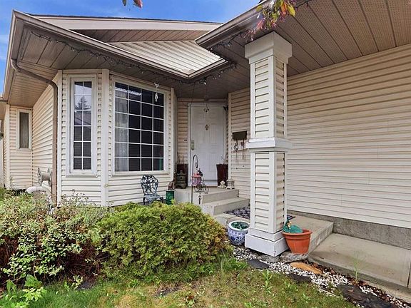 3rd image of 866 Applewood Dr SE