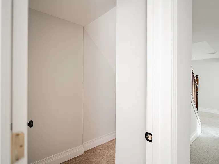 933 W Newport — Photo 26