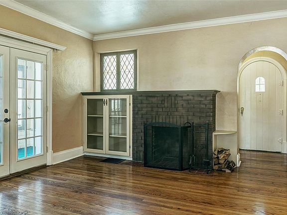 4th image of 9232 Crawford Ave