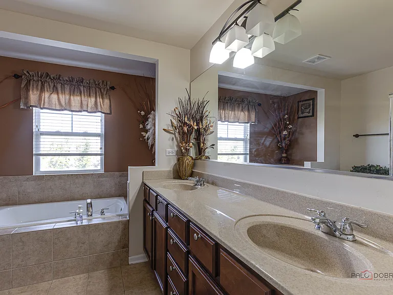 533 Plaza Pl — Photo 24