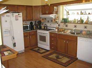 3rd image of 1460 Angelus Dr