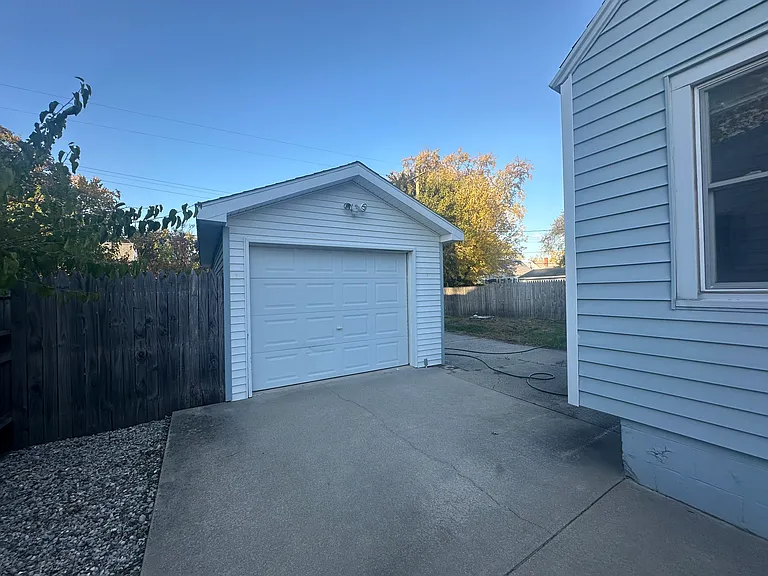 1336 W Summit Ave — Photo 22