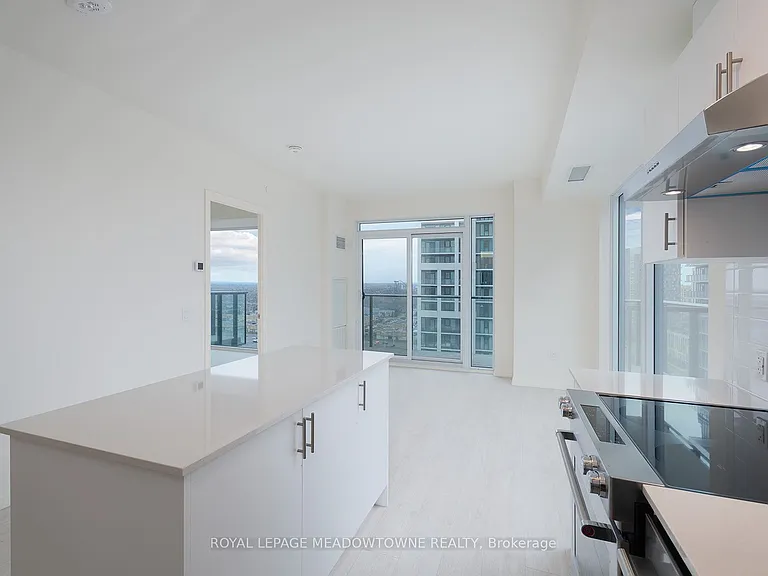27 Korda Gate #1811 — Photo 11