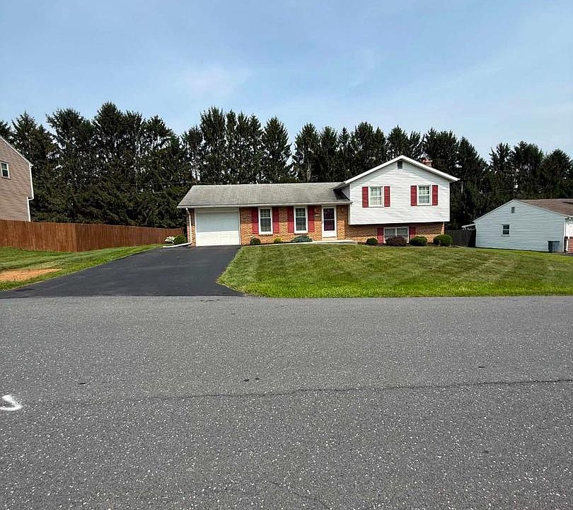 1st image of 130 Holly Dr