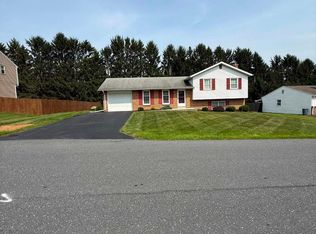 130 Holly Dr, Mechanicsburg, PA 17055