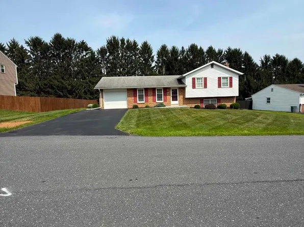 130 Holly Dr, Mechanicsburg, PA 17055