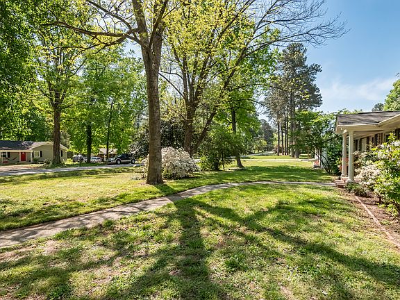 4th image of 2017 Dartmouth Dr