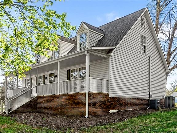 3rd image of 1116 Pinoak Rd