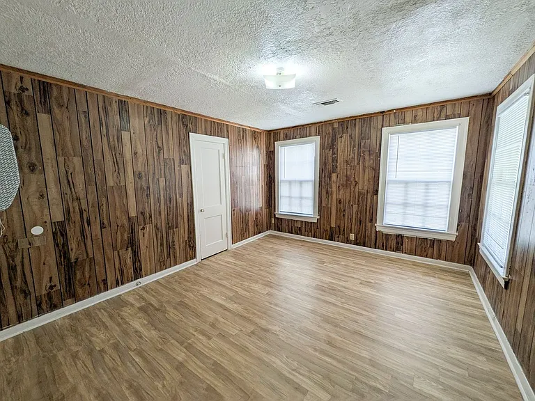 1810 Roberts St — Photo 16