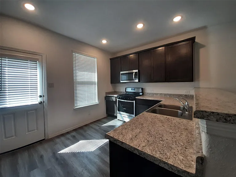 16568 Moss Ln — Photo 8