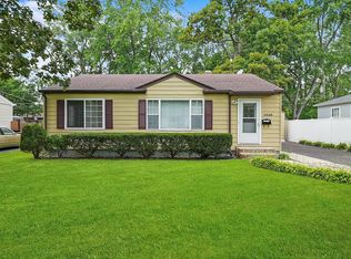 1028 Mary Ave, Winthrop Harbor, IL 60096