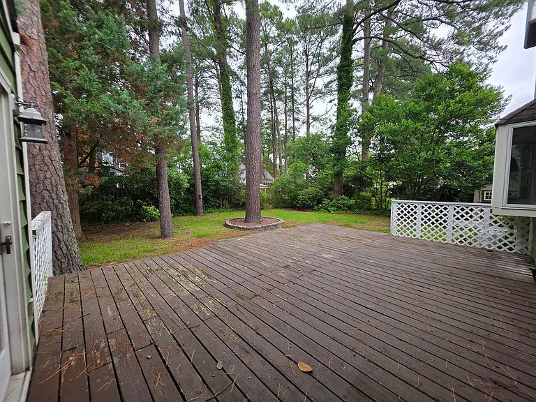 208 Regent Rd — Photo 28