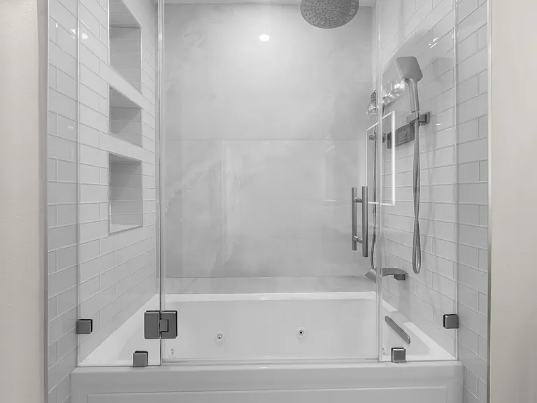 228 S San Dimas Ave — Photo 18