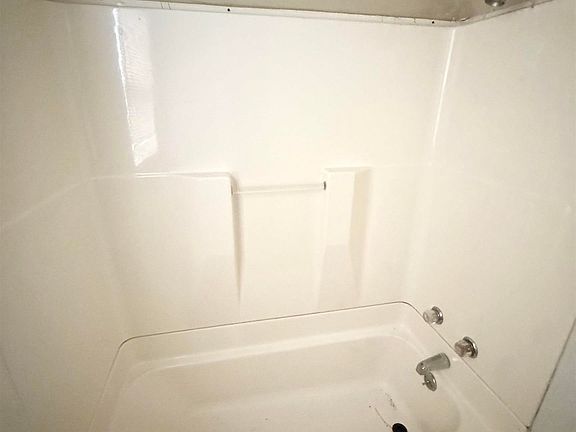 5th image of 139 Brawley St