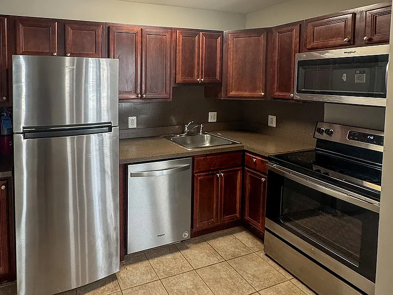 Campus Apartments — Photo 16