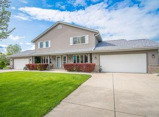 S81W17170 Moonlight Ln, Muskego, WI 53150