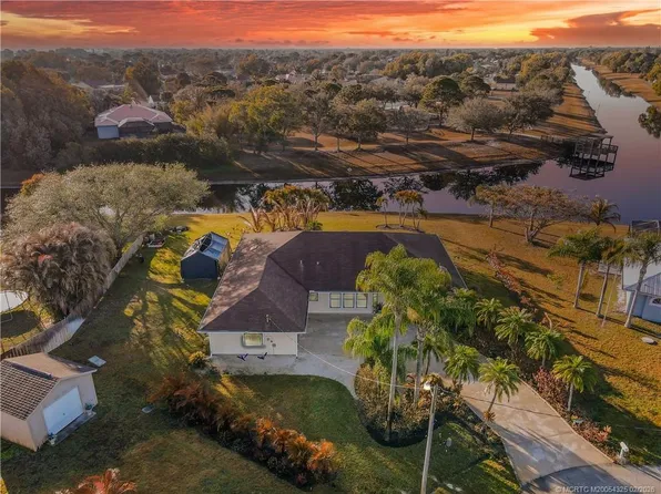 2111 SE Cayuga Ct, Port Saint Lucie, FL 34952