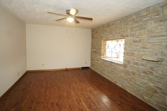3rd image of 12 Dove Ct
