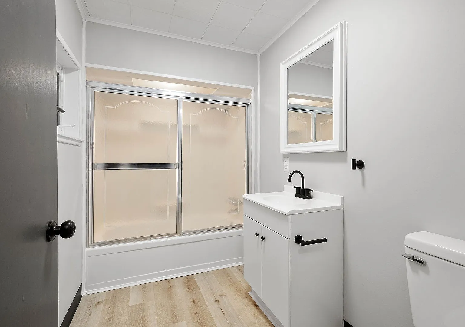 Beautiful 2 bedroom home in South Side Flats available October 1! — Photo 2