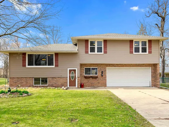 121 Patterson Dr, East Peoria, IL 61611