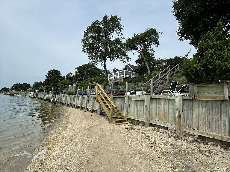 1429 Peconic Bay Blvd — Photo 25