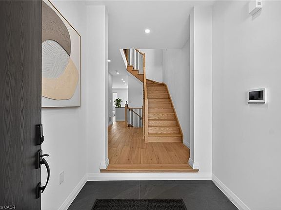 4th image of 12 Shady Oaks Trl