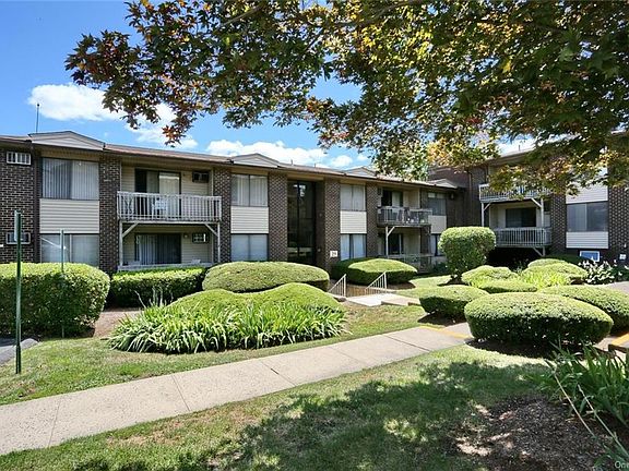 4th image of 299 Country Club Ln