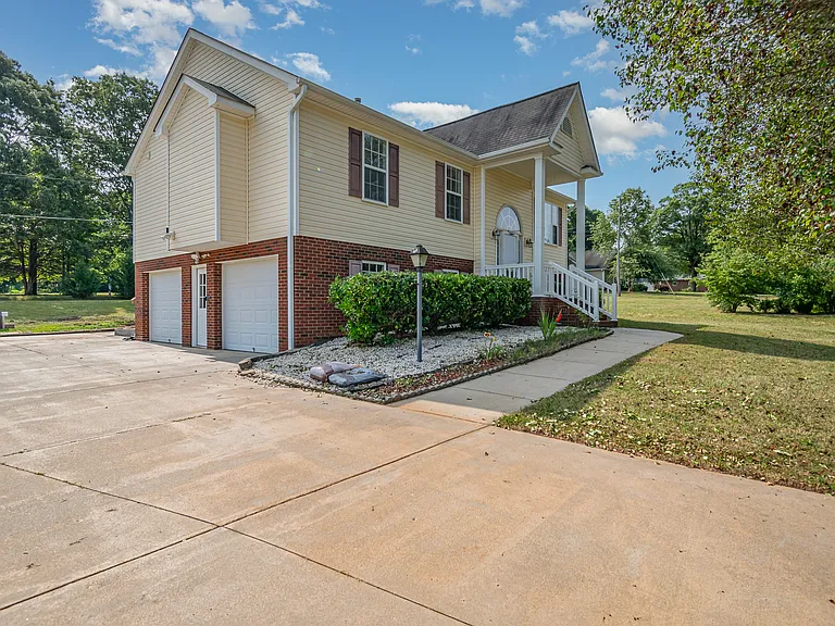 715 Afton Park Dr — Photo 15