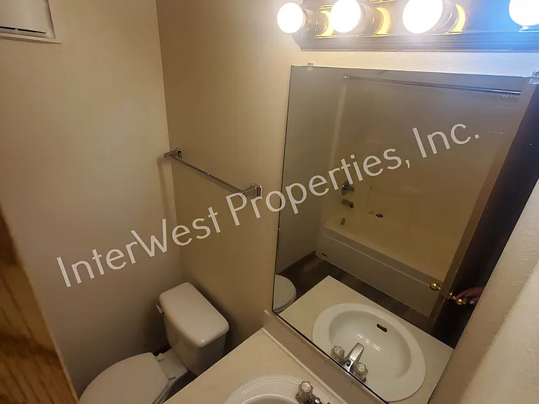 9931 NE Prescott St #13 — Photo 18