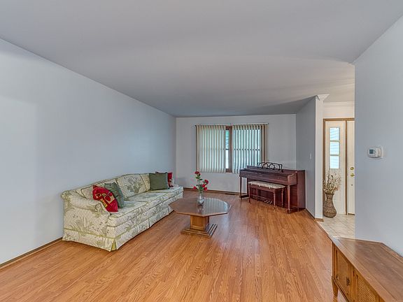 5th image of 254 Hearthside Dr