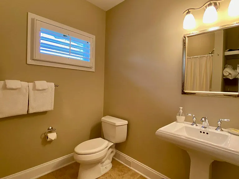426 New Britain Dr — Photo 4