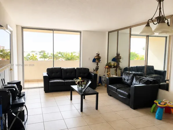 10090 NW 80th Ct APT 1561, Hialeah Gardens, FL 33016