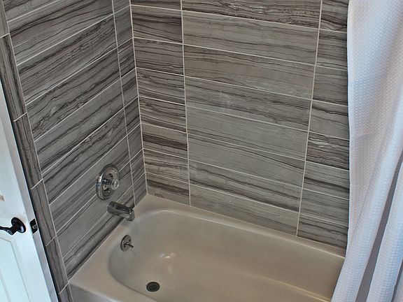 4th image of 888 Dorset Psge