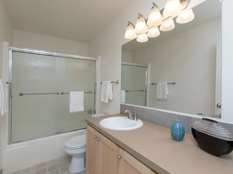 Parkhurst Apartments — Photo 12